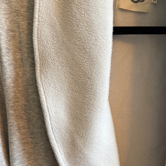 UGG Soft Gray Robe - Picture 4 of 9